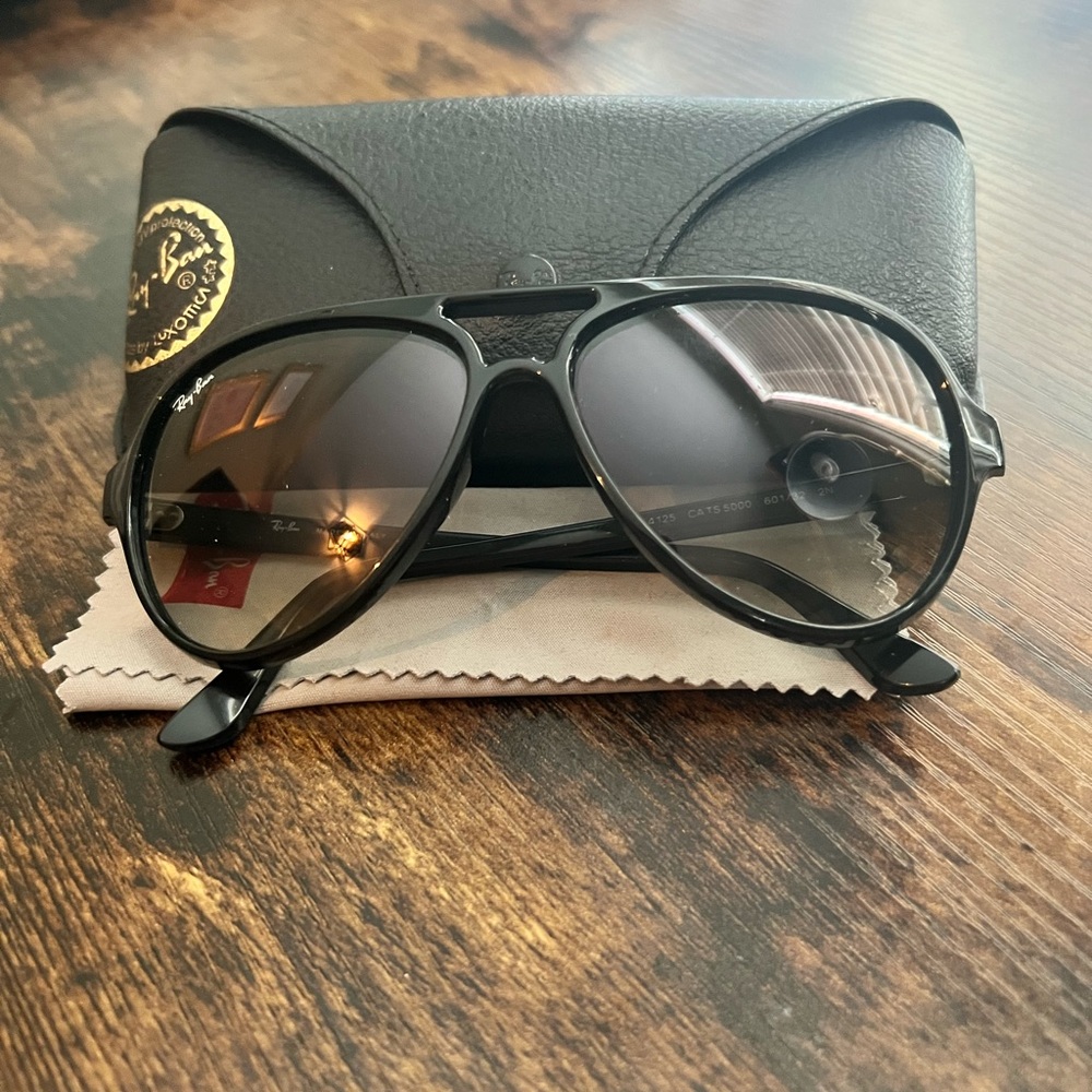 Women’s Ray Ban Black Aviators